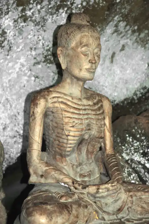 Buddhastatuen in der "Khuha-Sawan-Höhle" Thailand