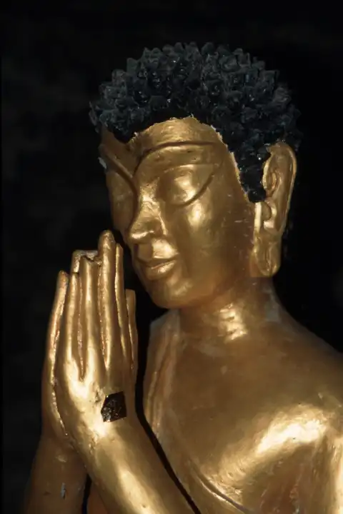 Buddhastatuen in der "Khuha-Sawan-Höhle" Thailand