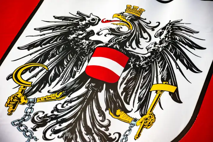 Bundesadler auf Nationalfahne Österreich