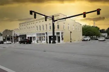 Street intersection in Franklin, Indiana, USA