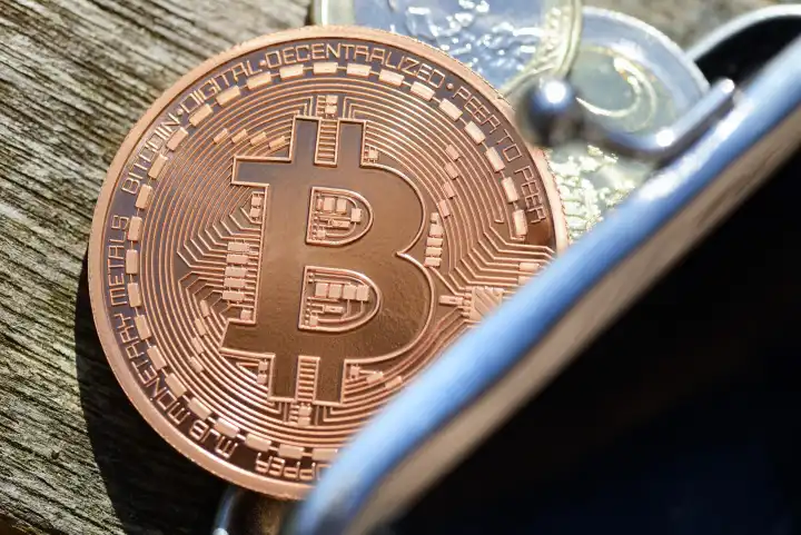 Bitcoin-Münze als Symbol für die digitale Online-Währung