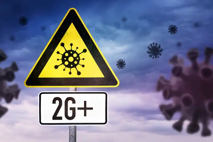Gefahrenschild mit Schriftzug 2G plus und Virussymbol, Symbolfoto 2G Plus-Regel