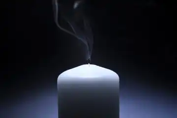 Ausgelöschte Kerze, Symbolfoto Blackout