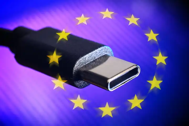 USB-C-Stecker mit EU-Sternen, USB-C als Standardladeanschluss in der EU, Fotomontage