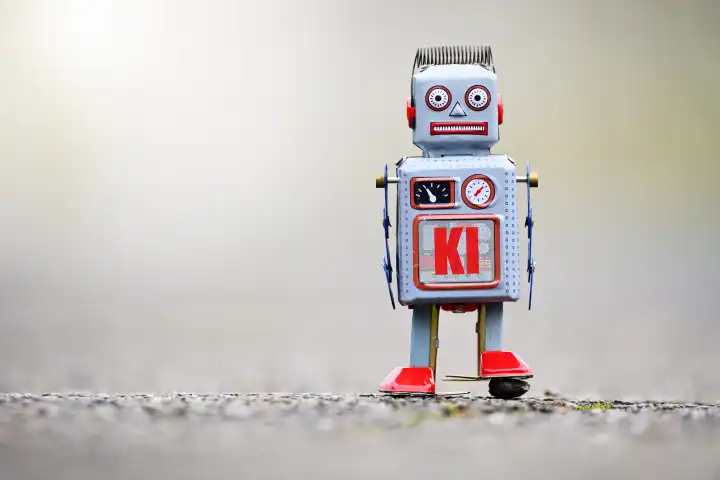 Roboterfigur mit Aufschrift KI, Fotomontage
