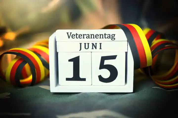 Kalenderdatum 15. Juni mit Deutschland-Girlande, jährlicher nationaler Veteranentag, Fotomontage