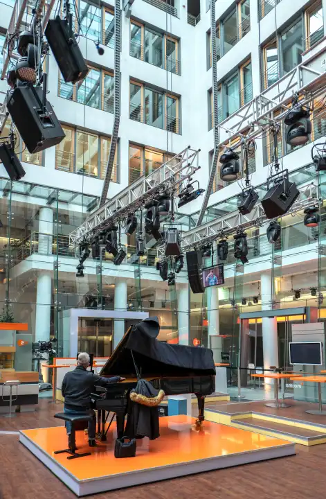 Piano in ZDF Studio Berlin
