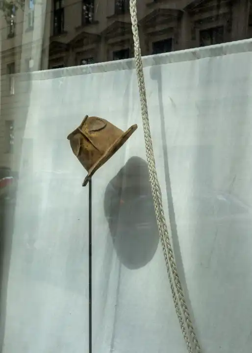 man hat, window dressing, Vienna, Austria