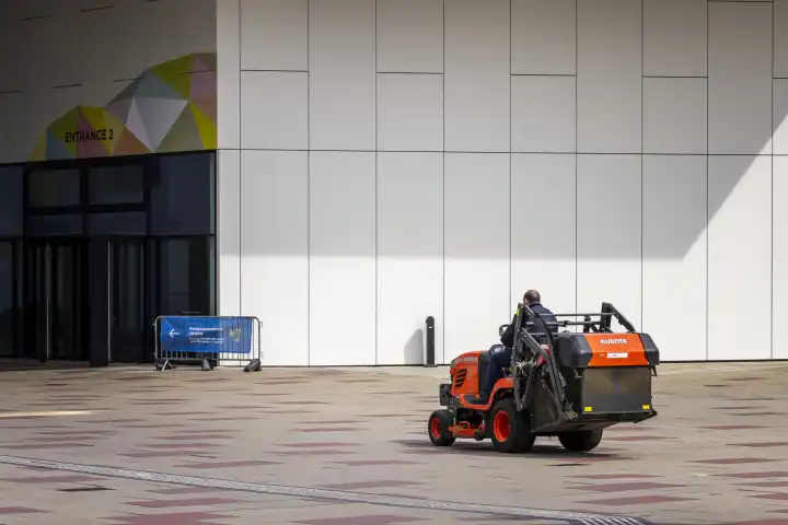 Sweeper at Messecenter, Vienna, Austria
