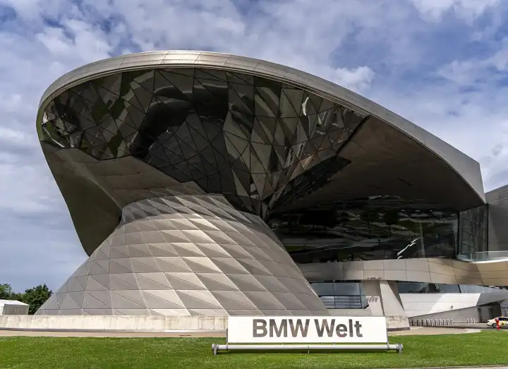 moderne Fassade der BMW Welt, München, Bayern, Deutschland