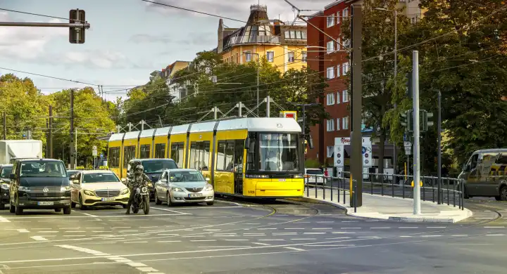 die Neue Straßenbahntrasse in Alt-Moabit Ecke Rathenower Straße, Berlin-Mitte, Berlin, Deutschland