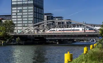 Deutsche Bahn, Elsenbrücke an den Treptowers, Treptow-Köpenick, Berlin, Deutschland