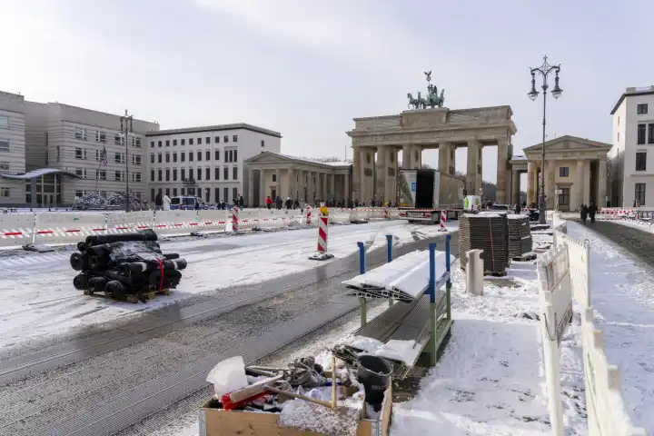 Winter, Baumaßnahmen und Absperrungen rund um das Brandenburger Tor, Berlin, Deutschland, 