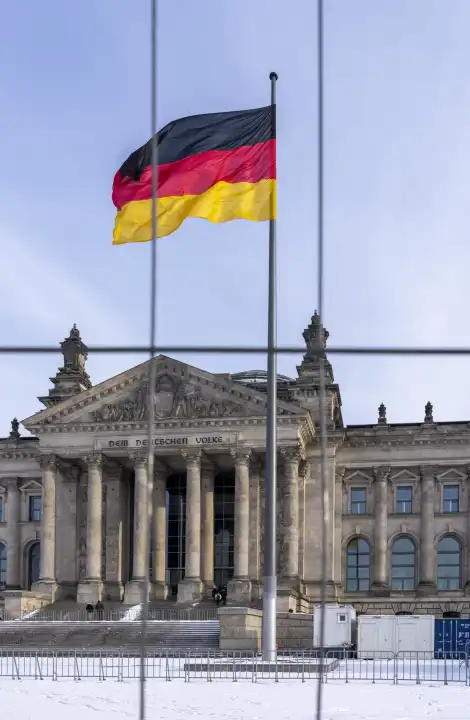 Winter, Baumaßnahmen und Absperrungen am Reichstagsgebäude, Berlin, Deutschland, 