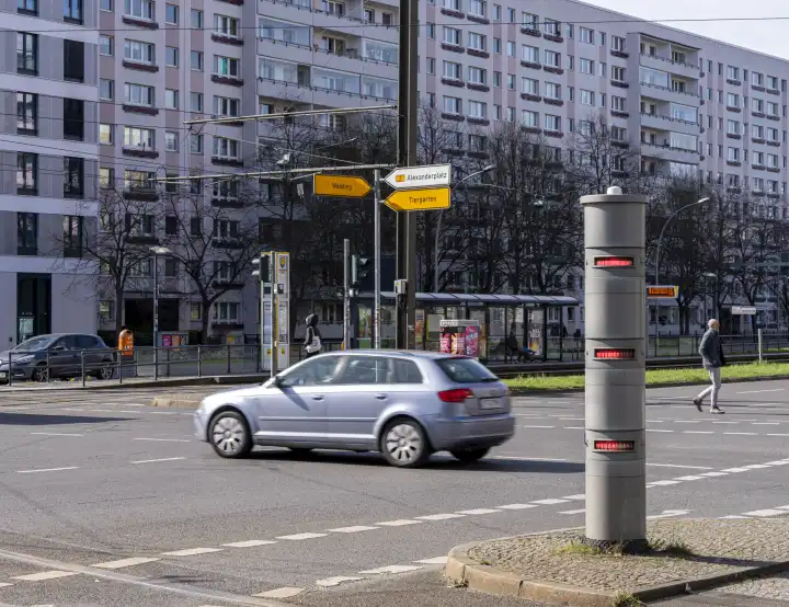 Traffic light flashers at a road junction, Berlin, Germany