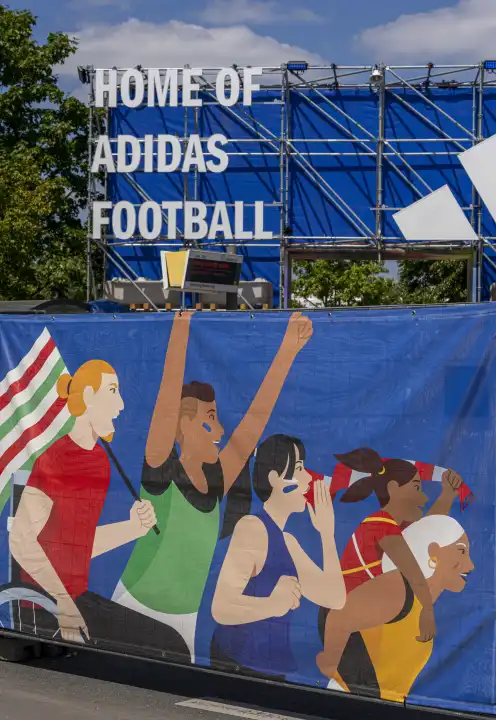 Fußball EM 2024, Fanmeile rund um das Brandenburger Tor, Berlin, Deutschland