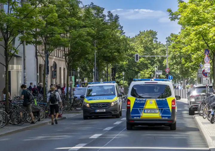 Fußball Europameisterschaft 2024,  Polizei und Szenen am Rande des Event, Berlin, Deutschland