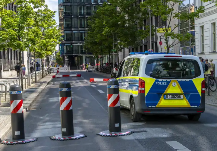 Fußball Europameisterschaft 2024,  Polizei und Szenen am Rande des Event, Berlin, Deutschland