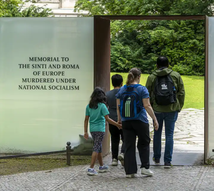   Memorial and memorial for Sinti and Roma at the Reichstag building in Berlin's Tiergarten, Berlin, Germany