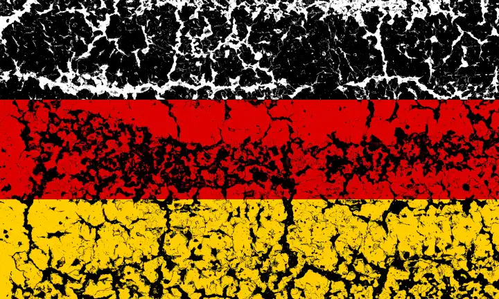 Deutschlandflagge auf sich auflösender Farbe, defektem Beton. Cracked Effekt und Risse