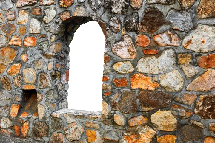 Blick durch ein Fenster einer historischen Mauer