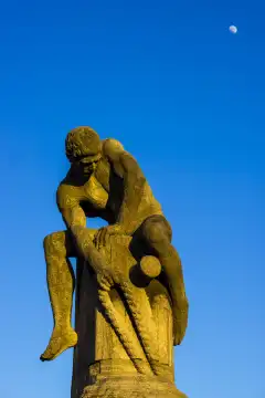 Skulptur, Der Tauzieher von Nikolaus Friedrich vor dem Schokoladenmuseum, Köln, Nordrhein-Westfalen, Deutschland, Europa