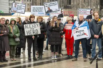 Vigil on 18.02.2024 for the late Alexei Navalny, Roncalliplatz, Cologne, North Rhine-Westphalia, Germany, Europe