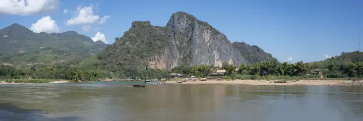 Panorama über den Mekong bei den Pak Ou Höhlen, Provinz Luang Prabang, Laos, Asien