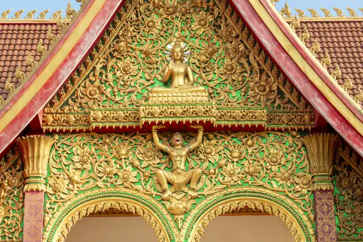 Giebelfeld mit Buddha, Wat Si Saket, Vientiane, Provinz Vientiane, Laos, Asien
