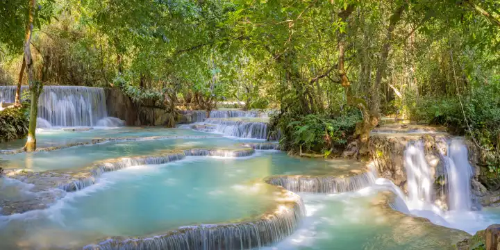 Kuang Si Wasserfälle im Dschungel bei Luang Phabang, Luang Prabang, Laos, Asien