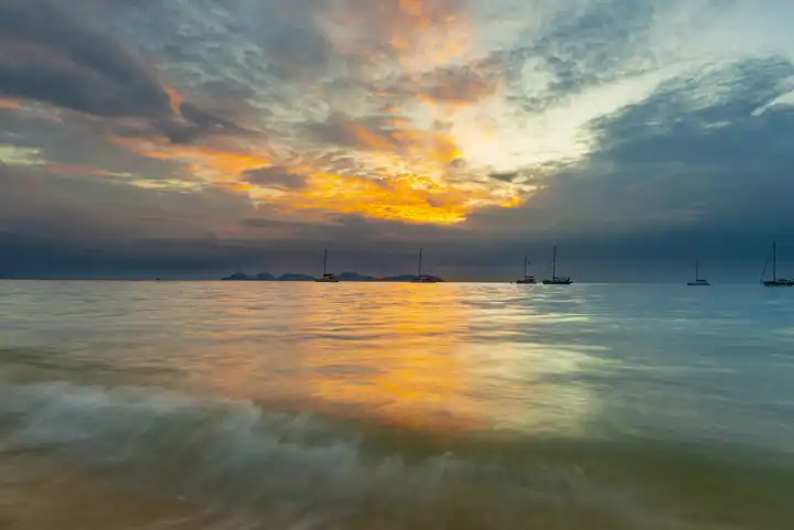 Sonnenuntergang, Insel Koh Mook, Andamanensee, Thailand, Südostasien, Asien