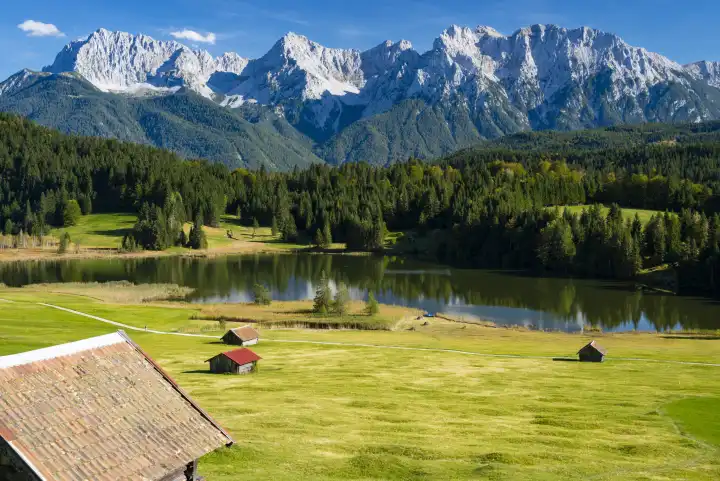 Geroldsee, dahinter das Karwendelgebirge, Werdenfelser Land, Oberbayern, Bayern, Deutschland, Europa