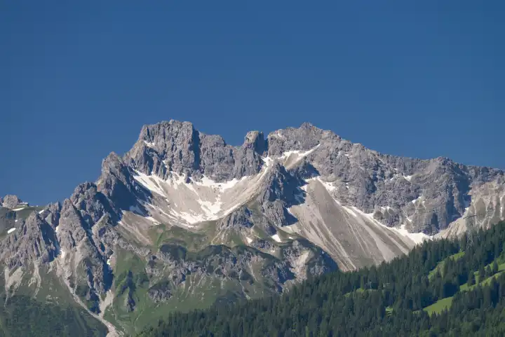 Schüsser, 2259m, and Hochgehrenspitze, 2251m, Allgäu Alps, Allgäu, Bavaria, Germany, Europe