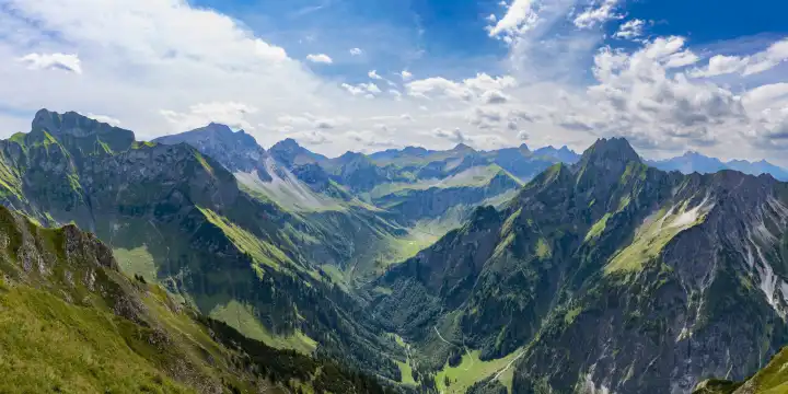 Mountain panorama from Laufbacher-Eckweg to Schneck, 2268m, Großer Wilder, 2379m, into Oytal and to Höfats, 2259m, Allgäu Alps, Allgäu, Bavaria, Germany, Europe