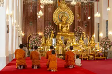Puja im Wat Chana Songkhram, Bangkok, Thailand, Asien