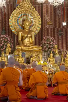 Puja im Wat Chana Songkhram, Bangkok, Thailand, Asien