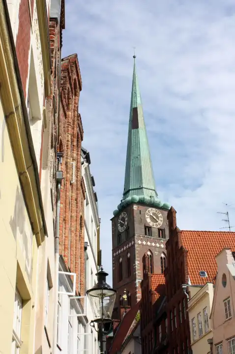 Deutschland, Schleswig-Holstein, Lübeck, St. Jacobi Kirchturm