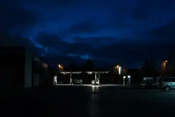 Gasstation, Night