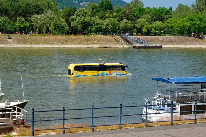 Schwimmender Bus, Amphibienbus