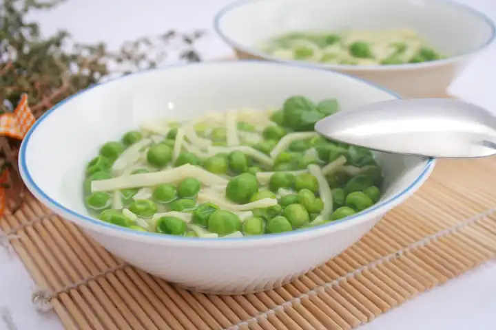 Noodle soup with peas