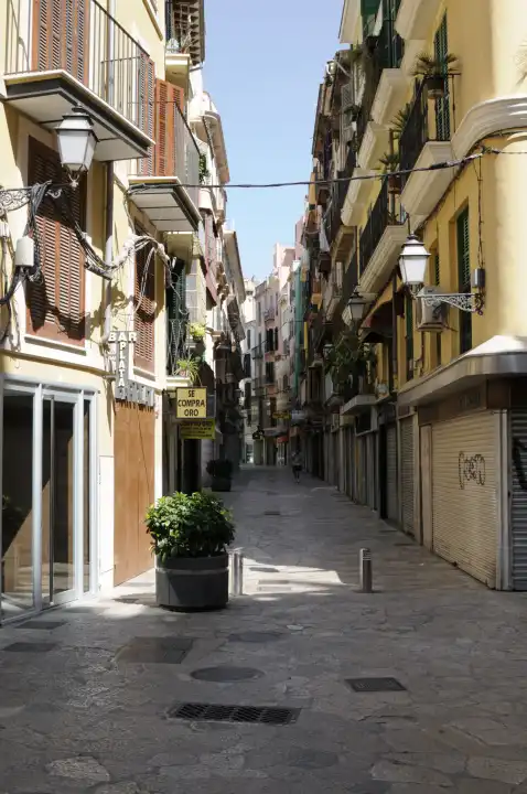 Schmale StraÃŸe in der Altstadt von Palma, Mallorca, Spanien