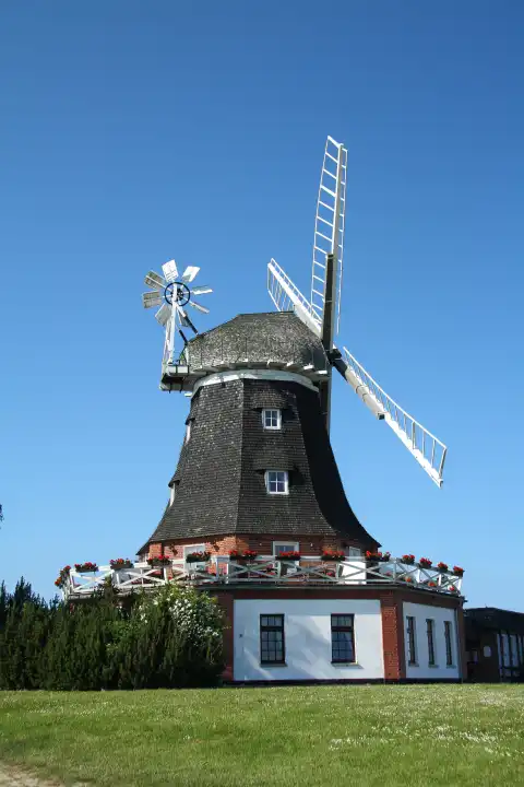 Klützer Mühle in Mecklenburg Vorpommern bei strahlendem Sommerwetter