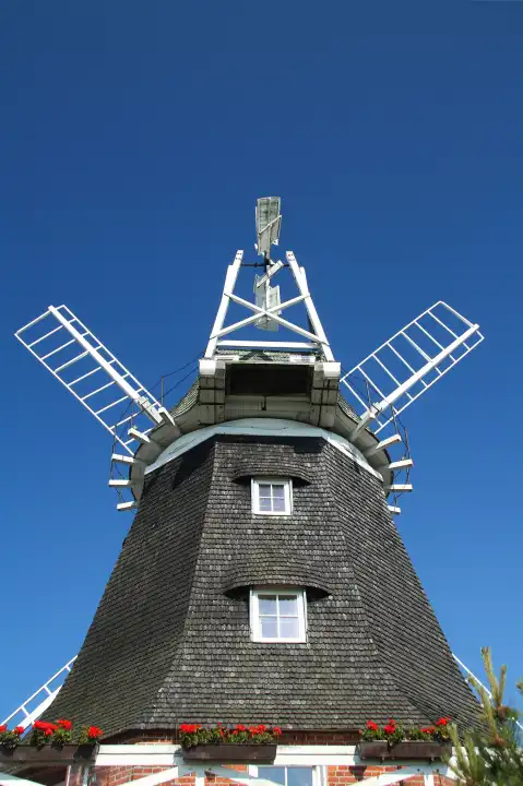 Klützer Mühle in Mecklenburg Vorpommern bei strahlendem Sommerwetter