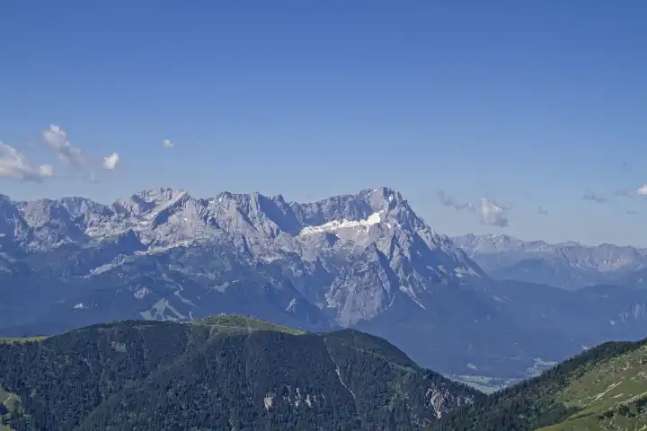 Der Krottenkopf ist der höchste Berg des Estergebirges mit herrlichem Ausblick aufs Wettersteingebirge