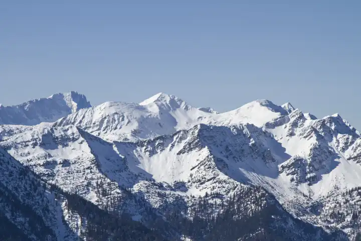 Blick vom Herzogstandgipfel auf das Wettersteingebirge mit Zugspitze und Alpspitze