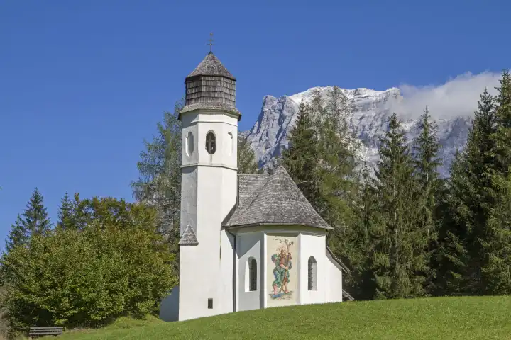 The Rochus chapel, in the background the Zugspitze was built in 1611 as a plague chapel