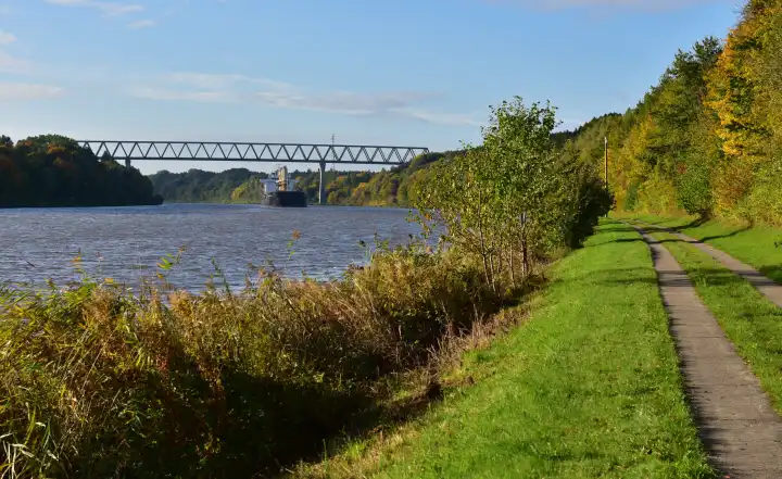 Nord-Ostsee-Kanal im Herbst