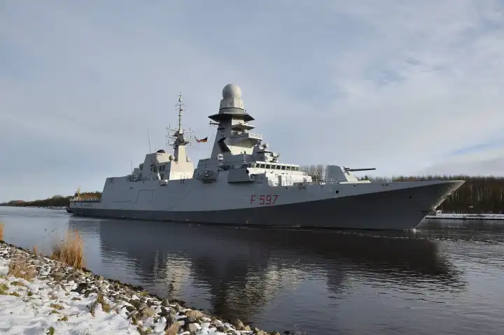 Italian frigate travels through the North-Baltic Channel