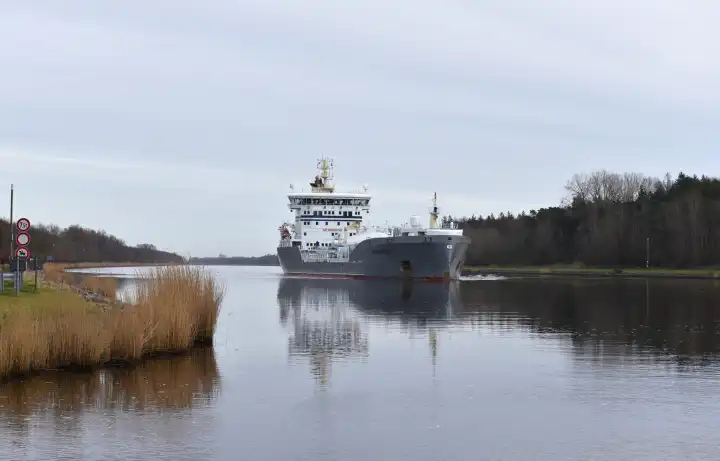 Tern Ocean tanker in the North-Baltic Sea Canal
