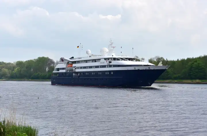 Kreuzfahrtschiff Clio im Nord-Ostsee-Kanal